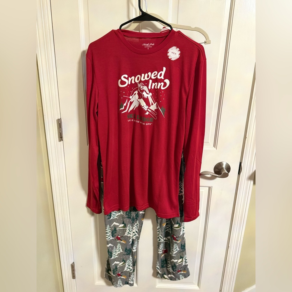Red Snowed Inn Sweatshirt and‎ Green Patterned Joggers Set